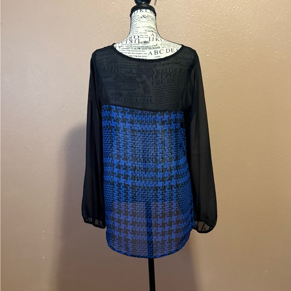 Romeo & Juliet Couture Black and Blue Blouse - Picture 6 of 6